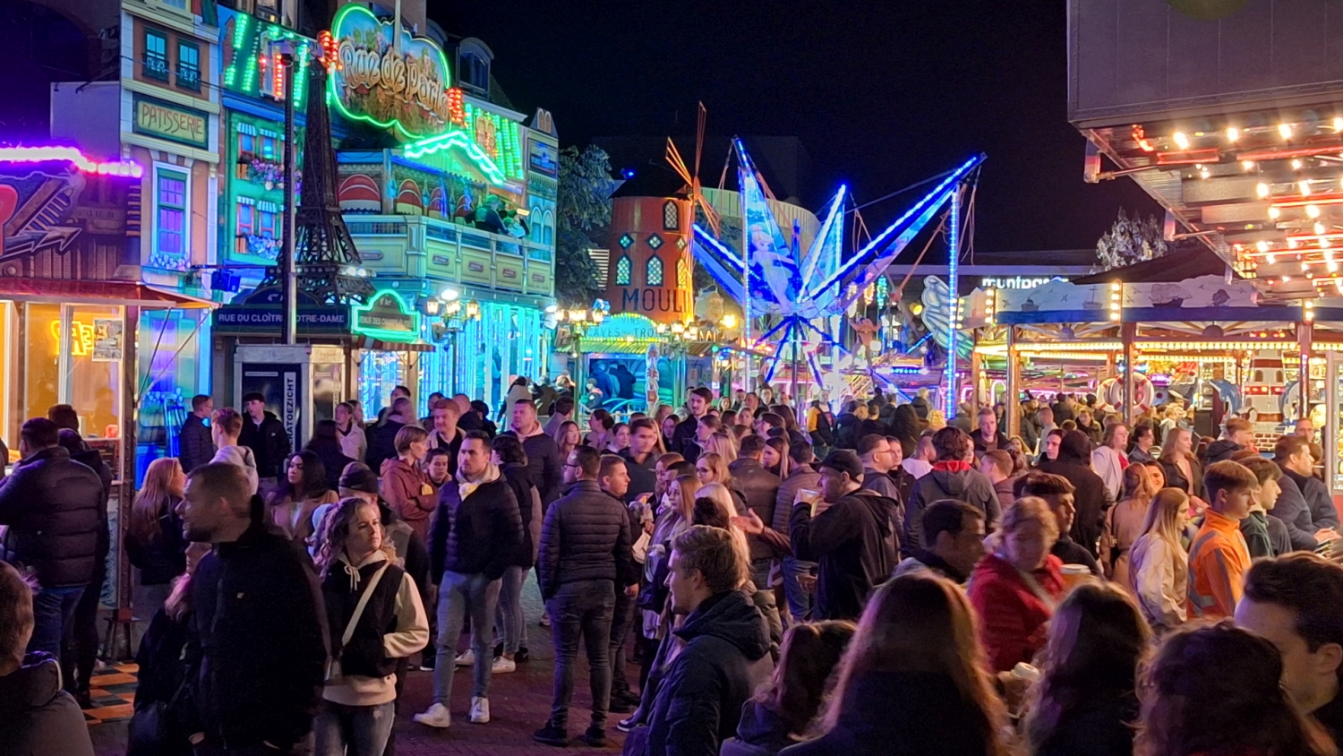 Sfeerbeeld van kermis op de Markt.